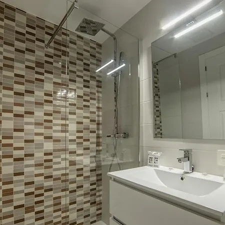 Lar بيت ضيافة Burgo